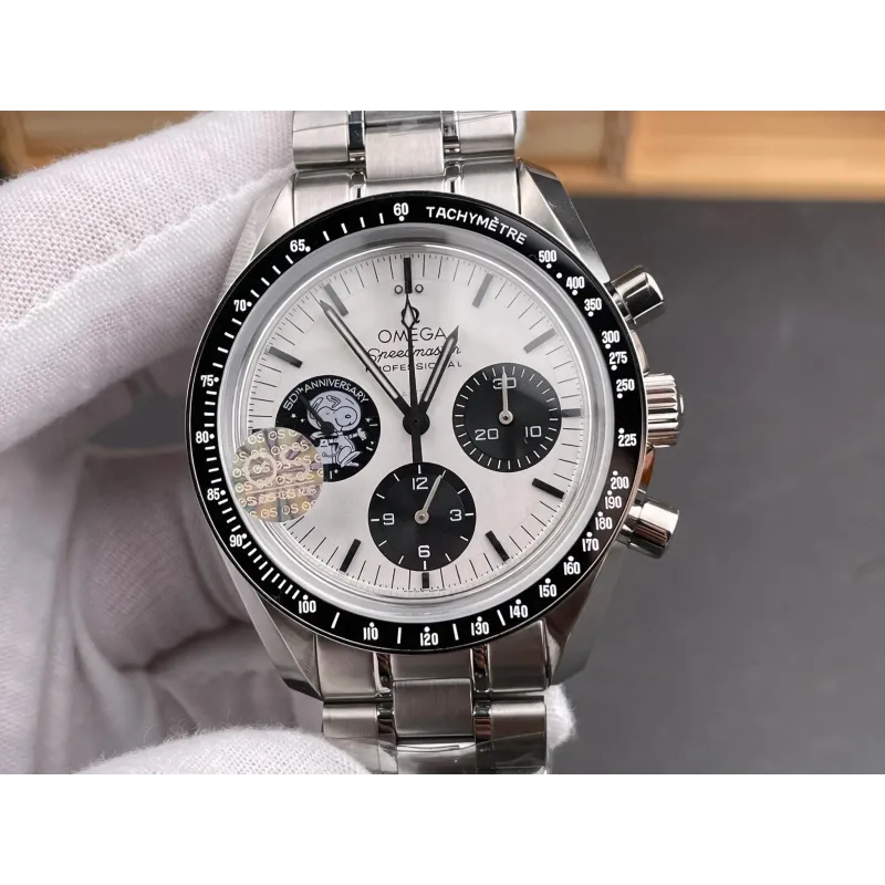 Omega Speedmaster Snoopy 310.32.42.50.02.001 Replica - Silver Dial Tachymeter Bezel