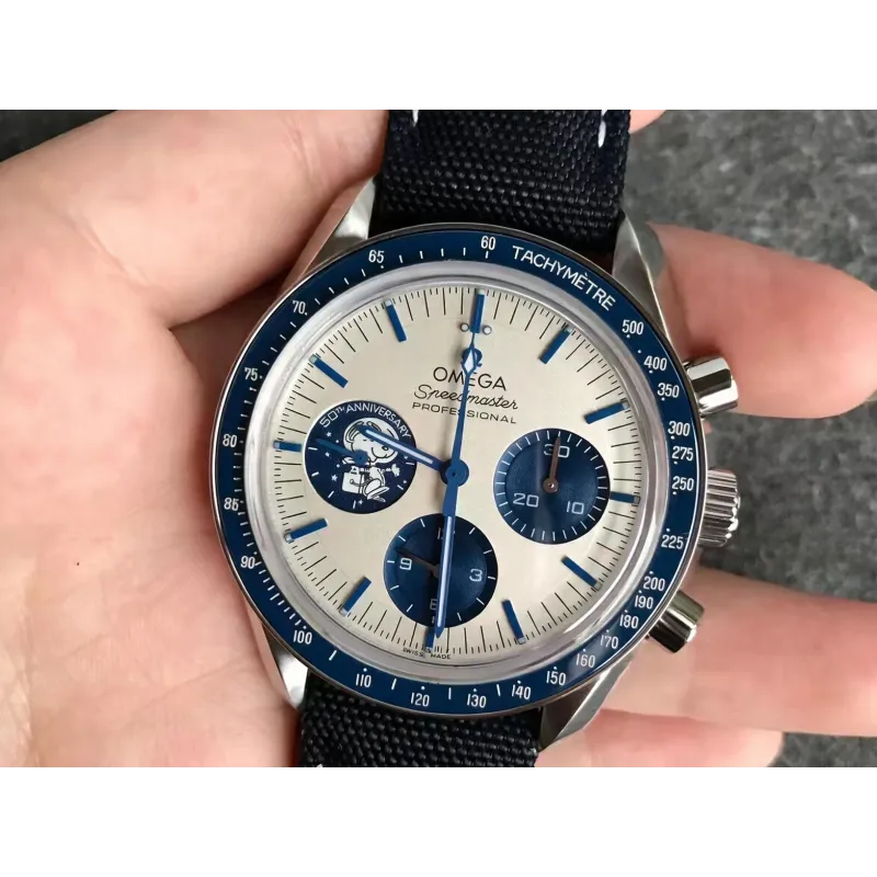 Omega Speedmaster Moonwatch Snoopy 310.32.42.50.02.001 Replica - Silver Dial